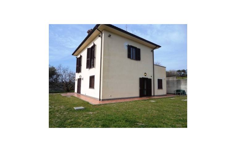 casa indipendente in vendita a Castelnuovo di Porto