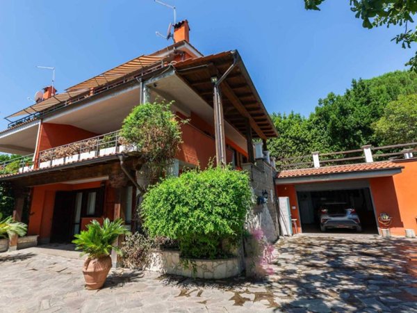 casa indipendente in vendita a Castelnuovo di Porto