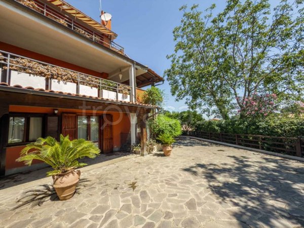 casa indipendente in vendita a Castelnuovo di Porto