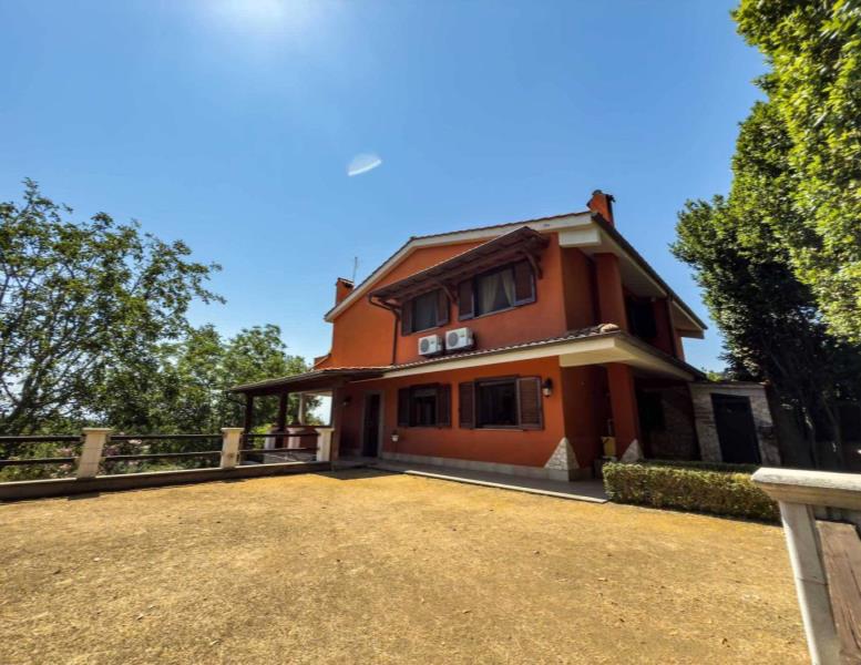 casa indipendente in vendita a Castelnuovo di Porto