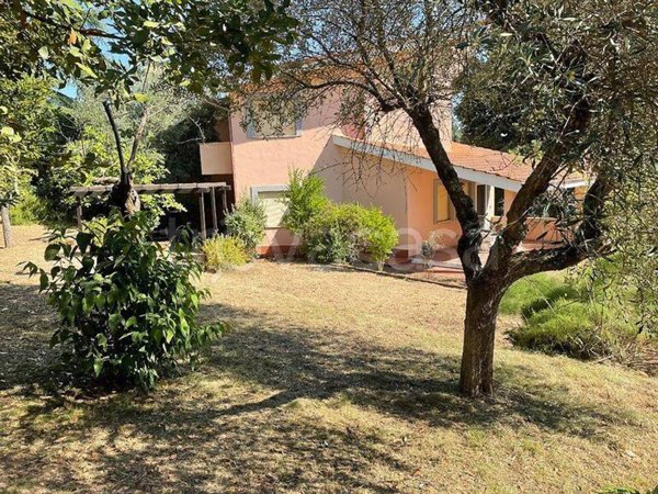 casa indipendente in vendita a Castelnuovo di Porto