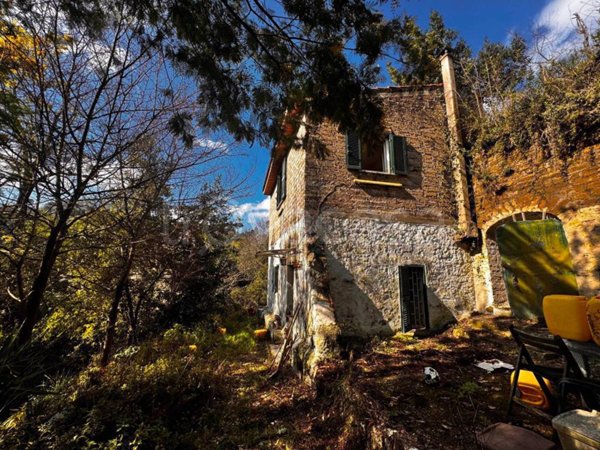 casa indipendente in vendita a Castelnuovo di Porto