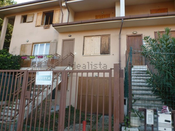 casa indipendente in vendita a Castelnuovo di Porto