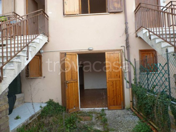 casa indipendente in vendita a Castelnuovo di Porto