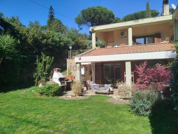 casa indipendente in vendita a Castelnuovo di Porto