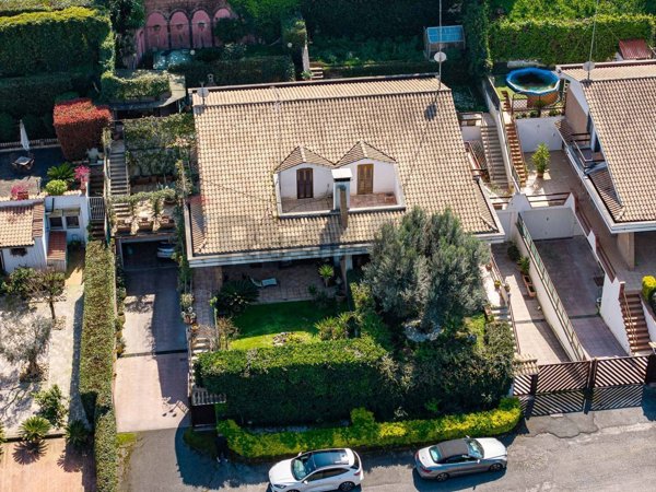 casa indipendente in vendita a Castelnuovo di Porto