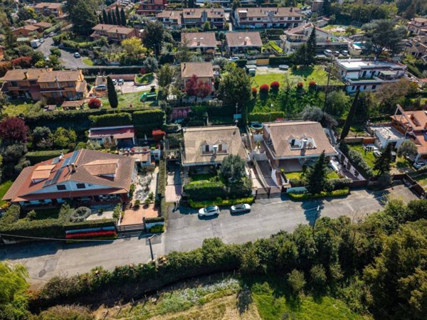 casa indipendente in vendita a Castelnuovo di Porto