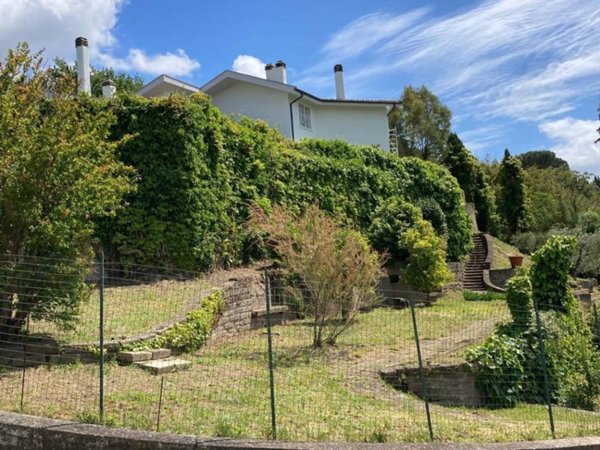 casa indipendente in vendita a Castelnuovo di Porto