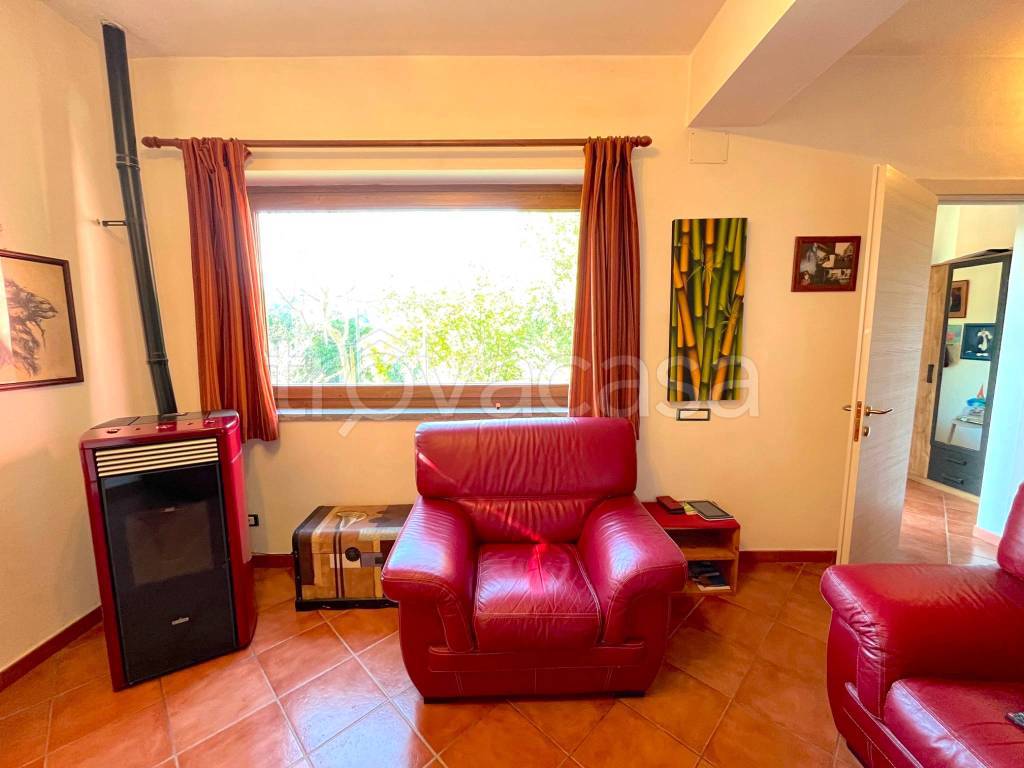 casa indipendente in vendita a Castelnuovo di Porto