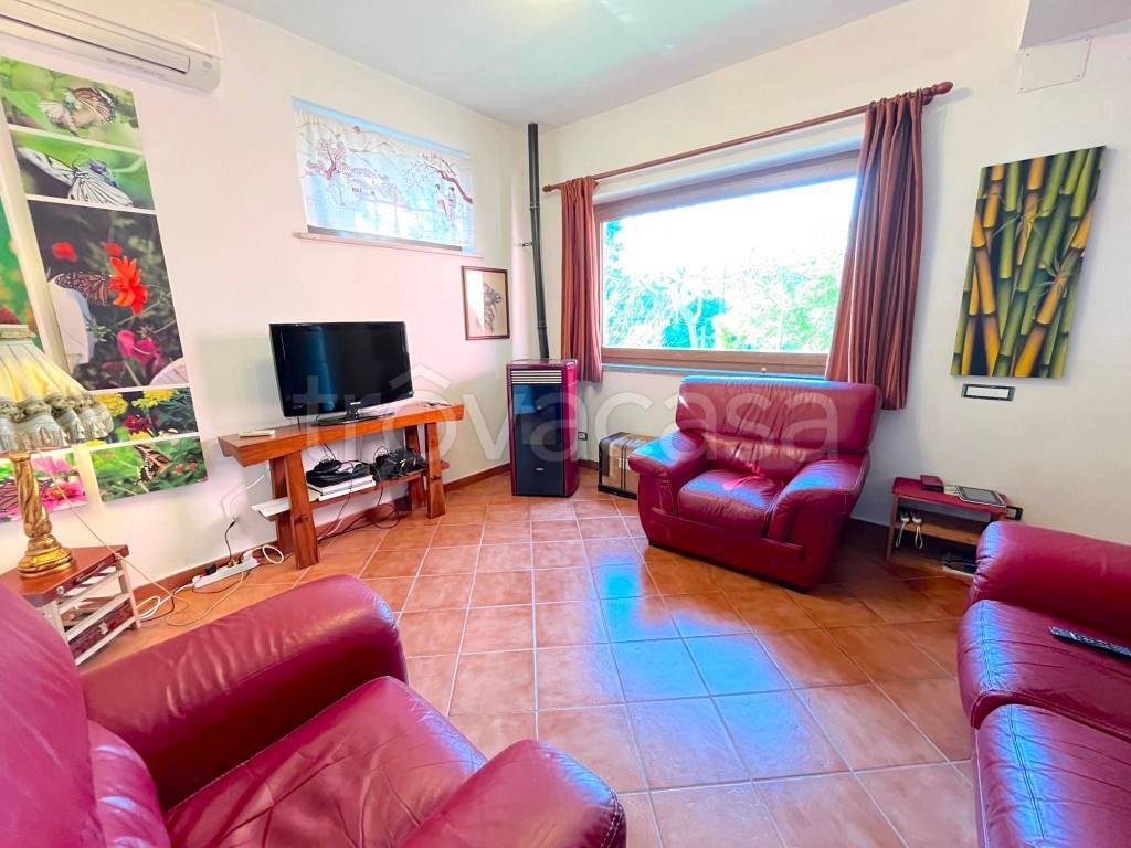 casa indipendente in vendita a Castelnuovo di Porto
