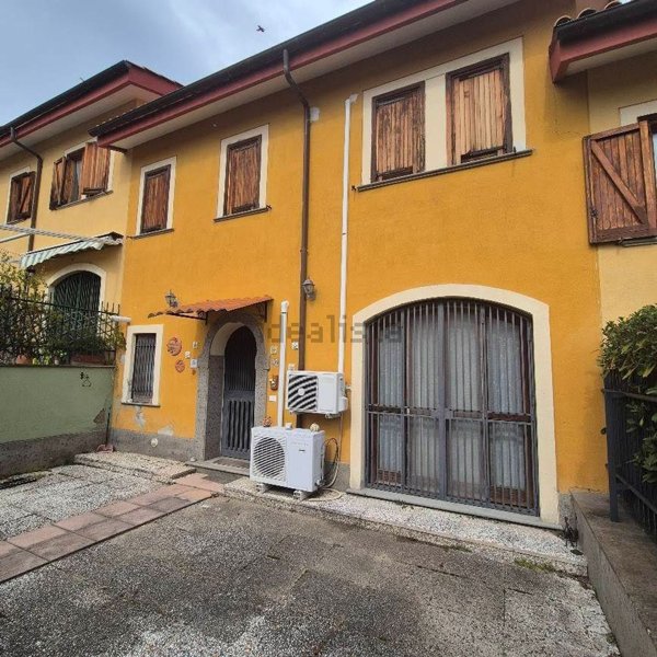 casa indipendente in vendita a Castelnuovo di Porto