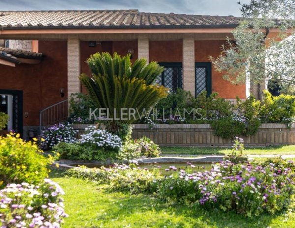 casa indipendente in vendita a Castelnuovo di Porto