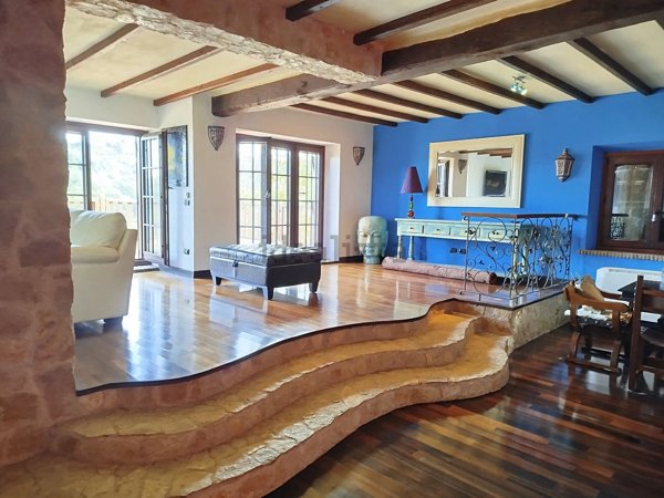 casa indipendente in vendita a Castelnuovo di Porto