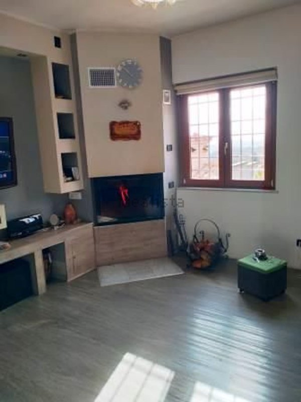 casa indipendente in vendita a Castelnuovo di Porto