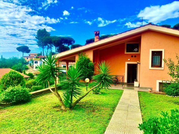 casa indipendente in vendita a Castelnuovo di Porto