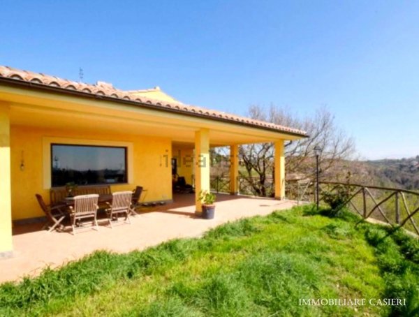 casa indipendente in vendita a Castelnuovo di Porto