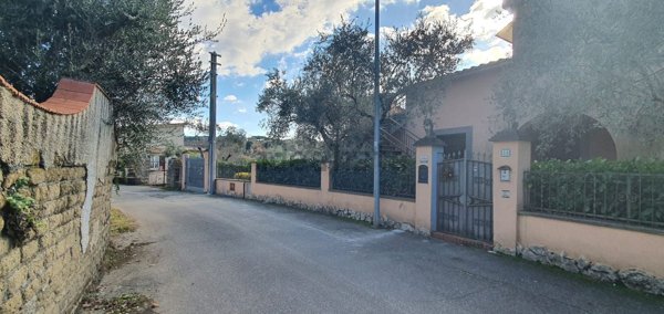 casa indipendente in vendita a Castelnuovo di Porto