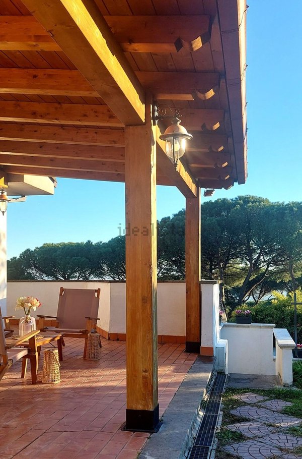 casa indipendente in vendita a Castelnuovo di Porto