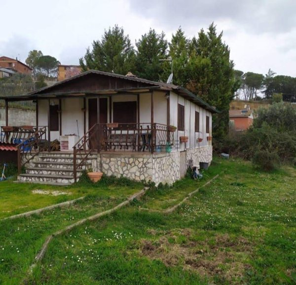 casa indipendente in vendita a Castelnuovo di Porto