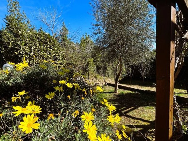 casa indipendente in vendita a Castelnuovo di Porto