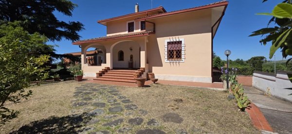 casa indipendente in vendita a Castelnuovo di Porto
