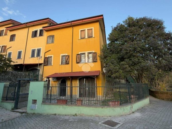 casa indipendente in vendita a Castelnuovo di Porto