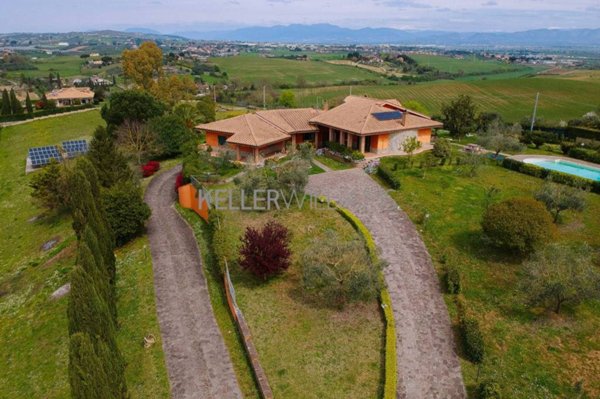 casa indipendente in vendita a Castelnuovo di Porto