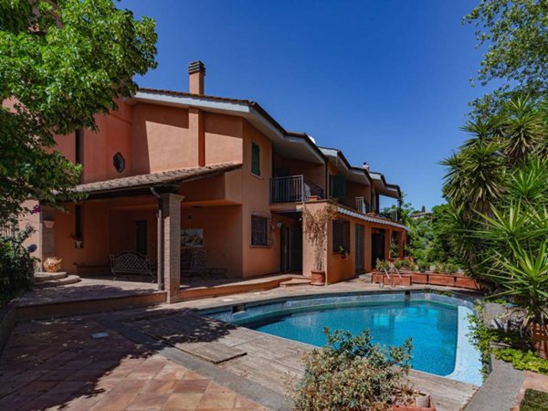 casa indipendente in vendita a Castelnuovo di Porto
