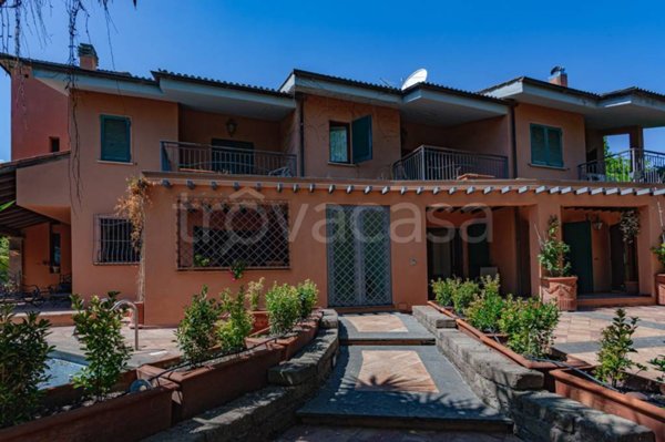 casa indipendente in vendita a Castelnuovo di Porto