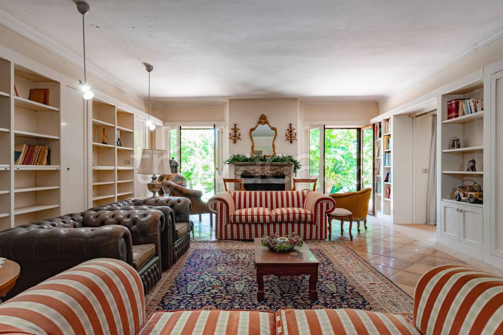 casa indipendente in vendita a Castelnuovo di Porto