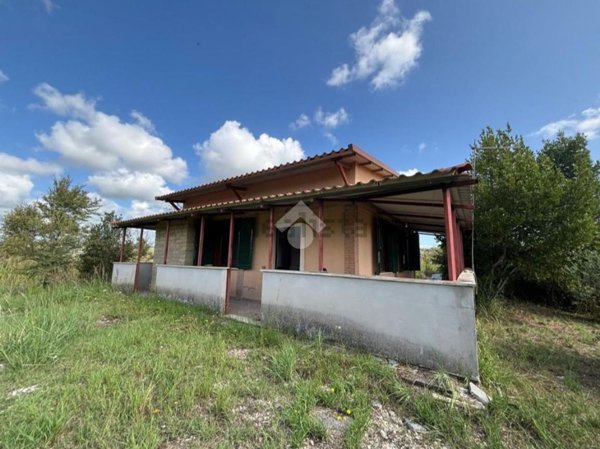 casa indipendente in vendita a Castelnuovo di Porto