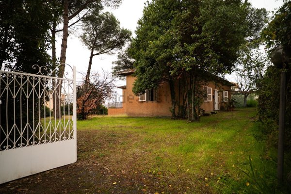 casa indipendente in vendita a Castelnuovo di Porto