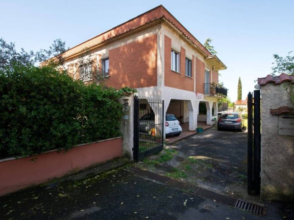 casa indipendente in vendita a Castelnuovo di Porto