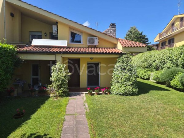 casa indipendente in vendita a Castelnuovo di Porto