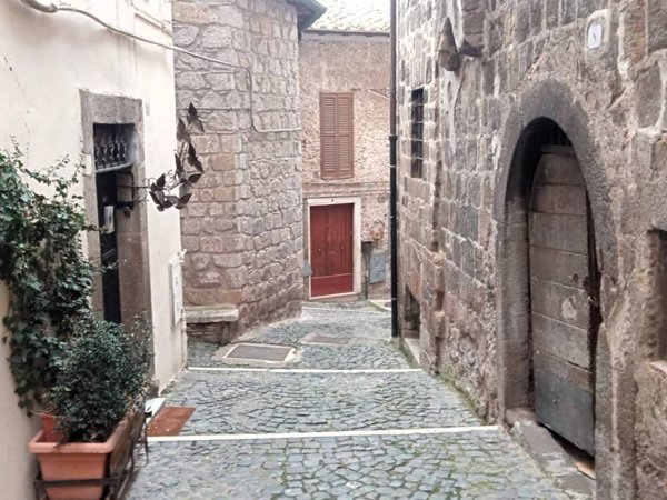 locale commerciale in vendita a Castelnuovo di Porto
