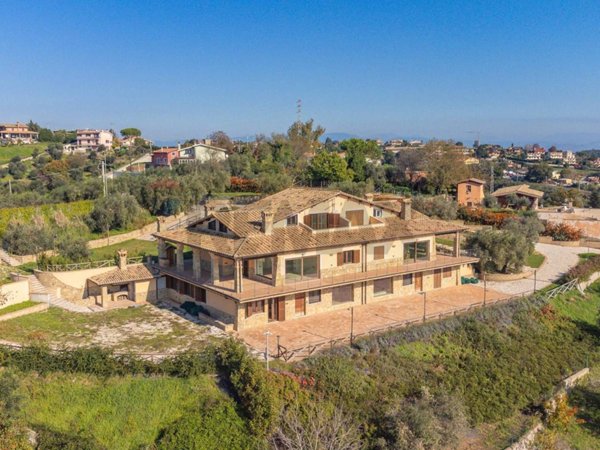 villa in vendita a Castelnuovo di Porto