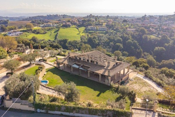 casa indipendente in vendita a Castelnuovo di Porto
