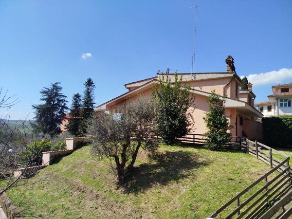 casa indipendente in vendita a Castelnuovo di Porto