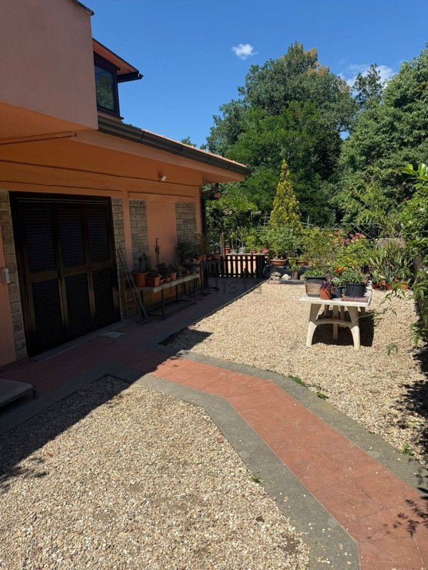 casa indipendente in vendita a Castelnuovo di Porto