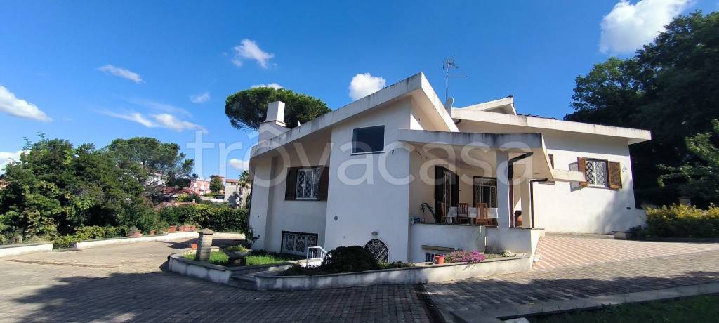 casa indipendente in vendita a Castelnuovo di Porto