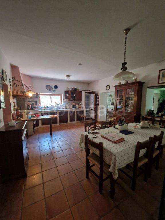 casa indipendente in vendita a Castelnuovo di Porto