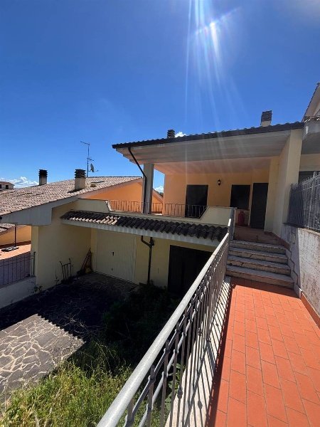 casa indipendente in vendita a Castelnuovo di Porto