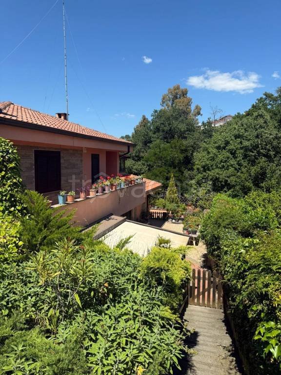casa indipendente in vendita a Castelnuovo di Porto