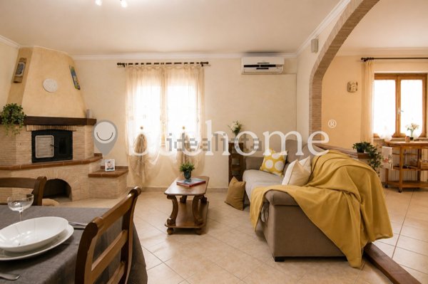 casa indipendente in vendita a Castelnuovo di Porto