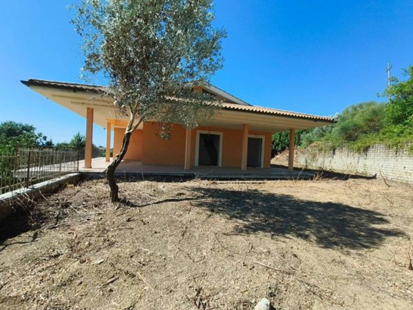 casa indipendente in vendita a Castelnuovo di Porto
