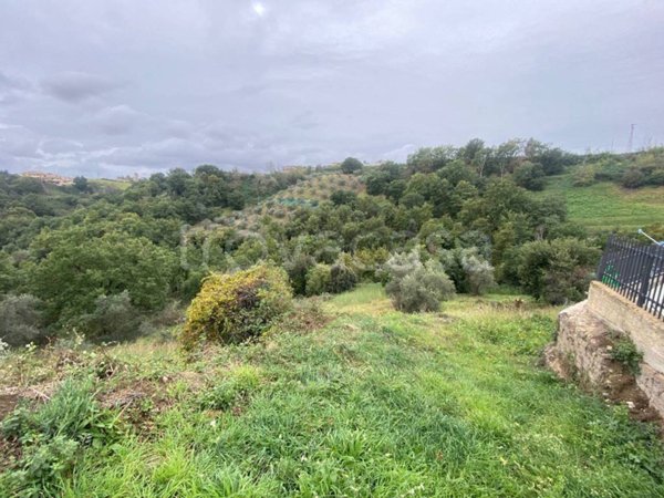 terreno edificabile in vendita a Castelnuovo di Porto in zona Vallelinda