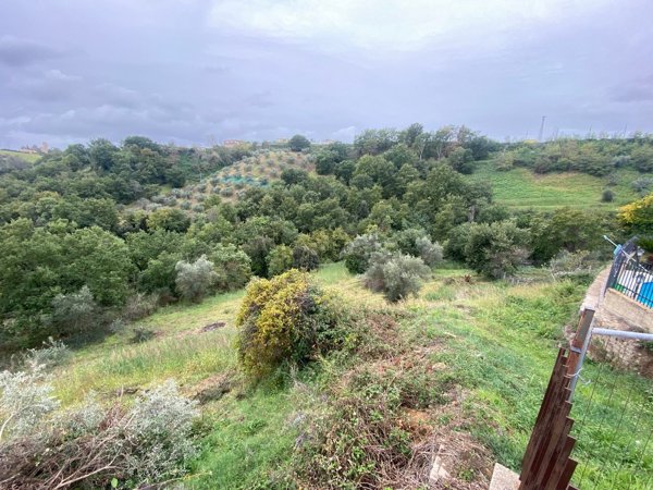 terreno edificabile in vendita a Castelnuovo di Porto in zona Vallelinda