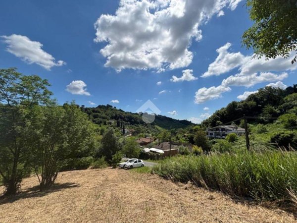 terreno edificabile in vendita a Castelnuovo di Porto in zona Vallelinda