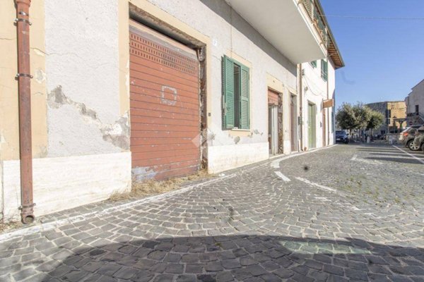 negozio in vendita a Castelnuovo di Porto in zona Montelungo