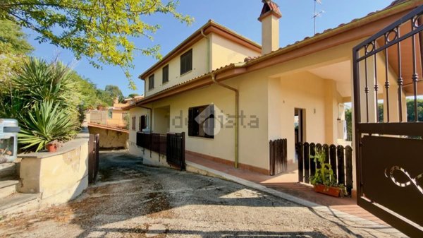 casa indipendente in vendita a Castelnuovo di Porto in zona Valleioro